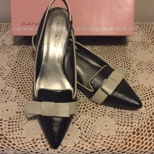 NIB Bandolino Slings Navy/Natural Size 10